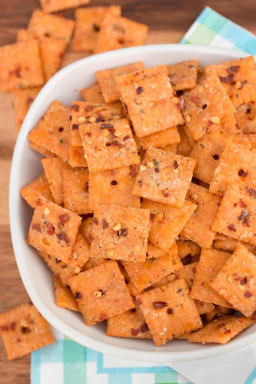 4 ingredients is all you need to take regular Cheddar Cheez-Its to a whole new level, with Ranch flavoring and a little kick! Firecracker-Cheez-Its